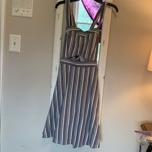 Super cute dress with a cute in the front